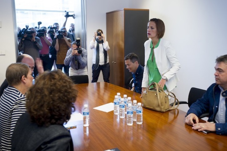 Las delegaciones de Geroa Bai y PSN, en su reunión del 29 de mayo. (Iñigo URIZ/ARGAZKI PRESS)