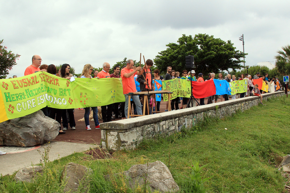 Gure Esku Dago Hendaian Gure Esku Dago Hendaian