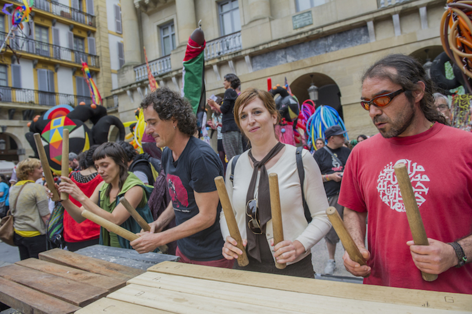 Txalaparta, danbor artean (Gorka RUBIO / ARGAZKI PRESS) Txalaparta, danbor artean (Gorka RUBIO / ARGAZKI PRESS)