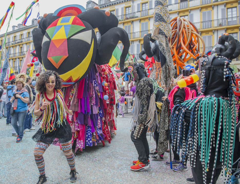 Burubeltz danbor festaren buruan (Gorka RUBIO / ARGAZKI PRESS) Burubeltz danbor festaren buruan (Gorka RUBIO / ARGAZKI PRESS)