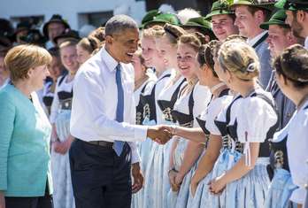 Obama y Merkel al inicio de la cumbre. (Marc MULLER / AFP)