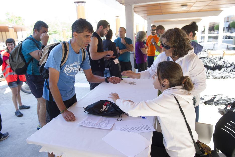 Izen ematea. (Iñigo URIZ / ARGAZKI PRESS)