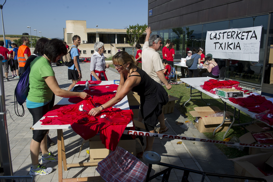 Lasterbidean kamisetak. (Iñigo URIZ / ARGAZKI PRESS)