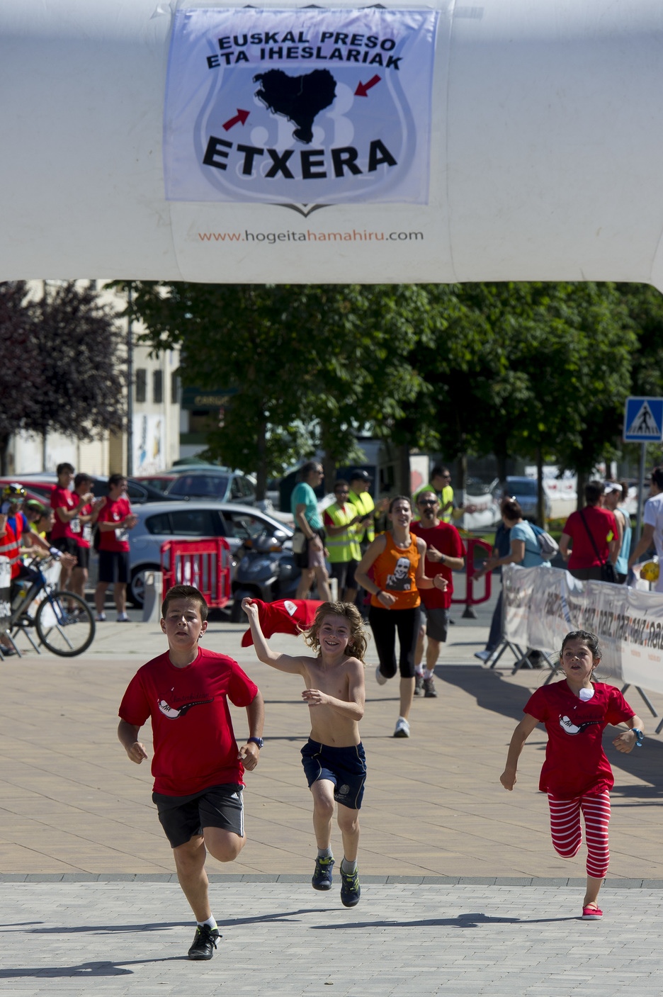 Ume andanak parte hartu du lasterketan. (Iñigo URIZ / ARGAZKI PRESS)