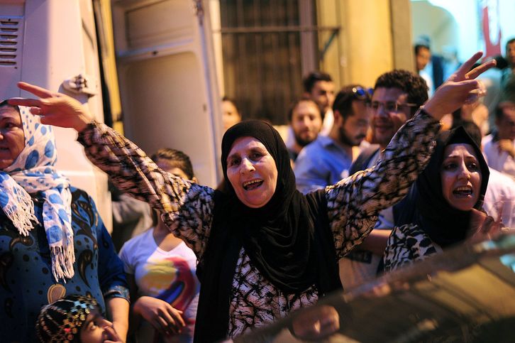 Mujeres kurdas celebran resultados del HDP. (OZAN KOSE / AFP)