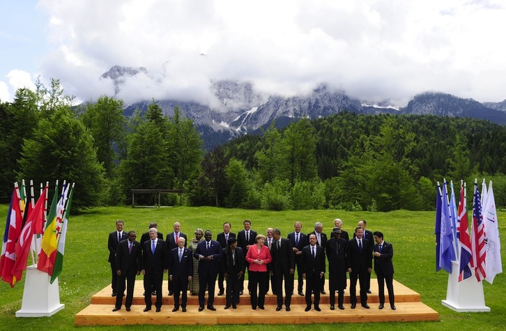Los mandatarios han posado tras la reunión. (Robert MICHAEL / AFP)