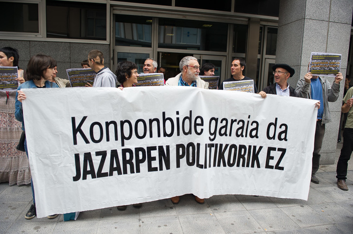 Protesta ante la Audiencia de Bizkaia frente al juicio a Niko Moreno. (ARGAZKI PRESS)