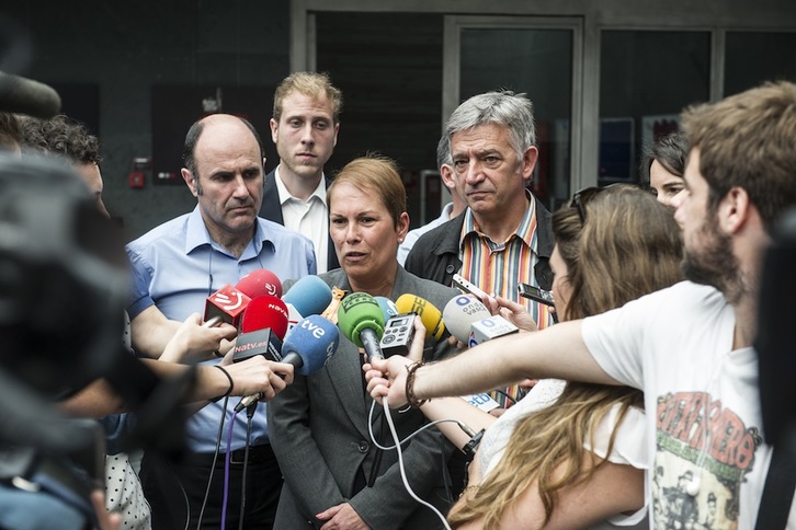 Representantes de Geroa Bai tras acreditarse como parlamentarios. (Jagoba MANTEROLA / ARGAZKI PRESS)