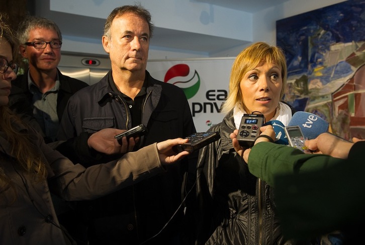 Miren Larrion hace declaraciones tras la reunión con el PNV. (Raúl BOGAJO/ARGAZKI PRESS)