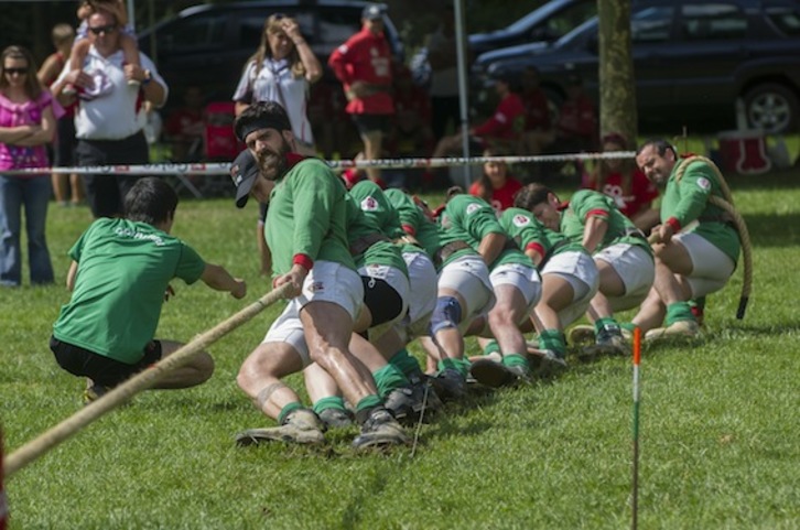 Una prueba de sokatira durante el Campeonato de Euskal Herria de 2014. (Juanan RUIZ/ARGAZKI PRESS)