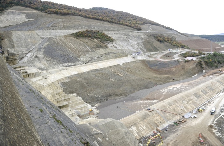 Obras del recrecimiento del pantano de Esa. (Jagoba MANTEROLA / ARGAZKI PRESS)