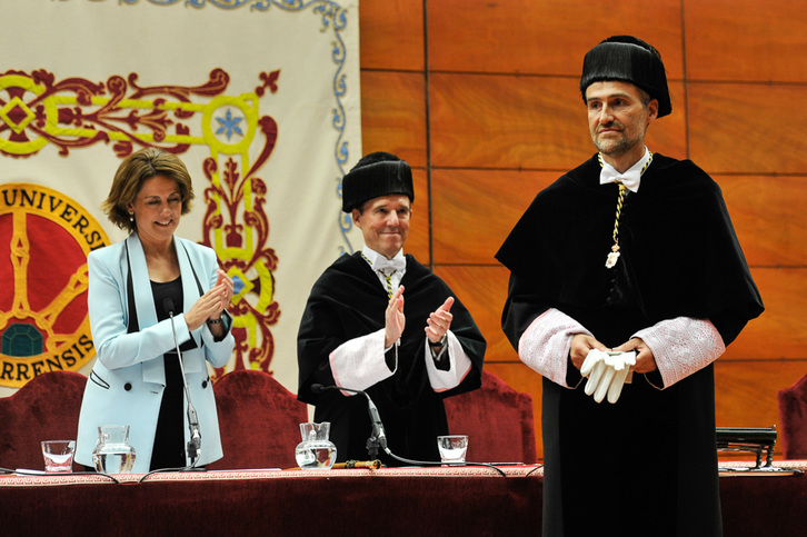 Alfonso Carlosena, tomando posesión de su cargo. (Idoia ZABALETA / ARGAZKI PRESS)