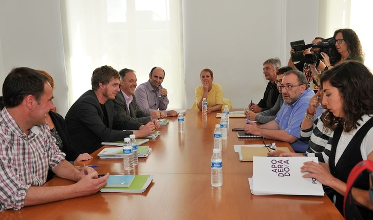 Geroa Bai, EH Bildu, Podemos e I-E se han reunido en el Parlamento. (Idoia ZABALETA/ARGAZKI PRESS)
