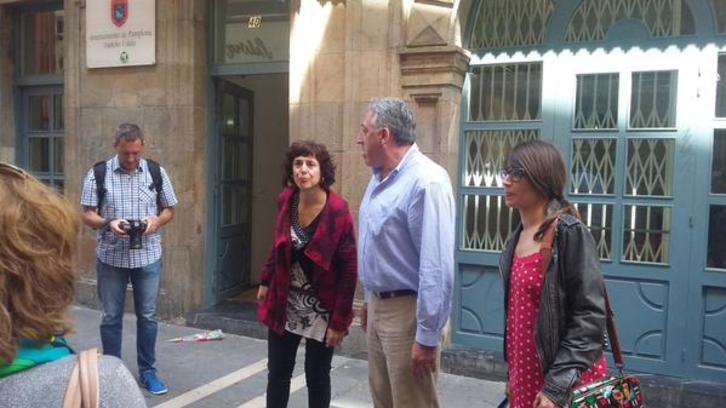 Joseba Asiron ha acudido a las oficinas de Bienestar Social. (@MartxeloDiaz)
