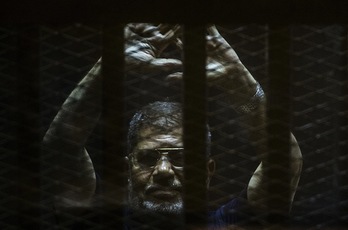 El expresidente egipcio Mohamed Morsi, en una vista anterior. (Khaled DESOUKI/AFP PHOTO)