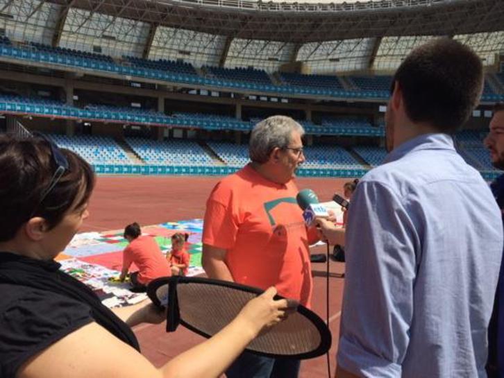 Patxi Soraluze, nacido en Argentina, en los preparativos de Anoeta. (vía twitter @GureEskuDago)