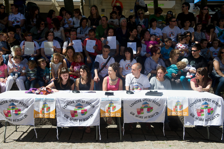 Hezkuntza Plataformen Topaguneak Gasteizen egindako agerraldi batean. (Raul BOGAJO / ARGAZKI PRESS)
