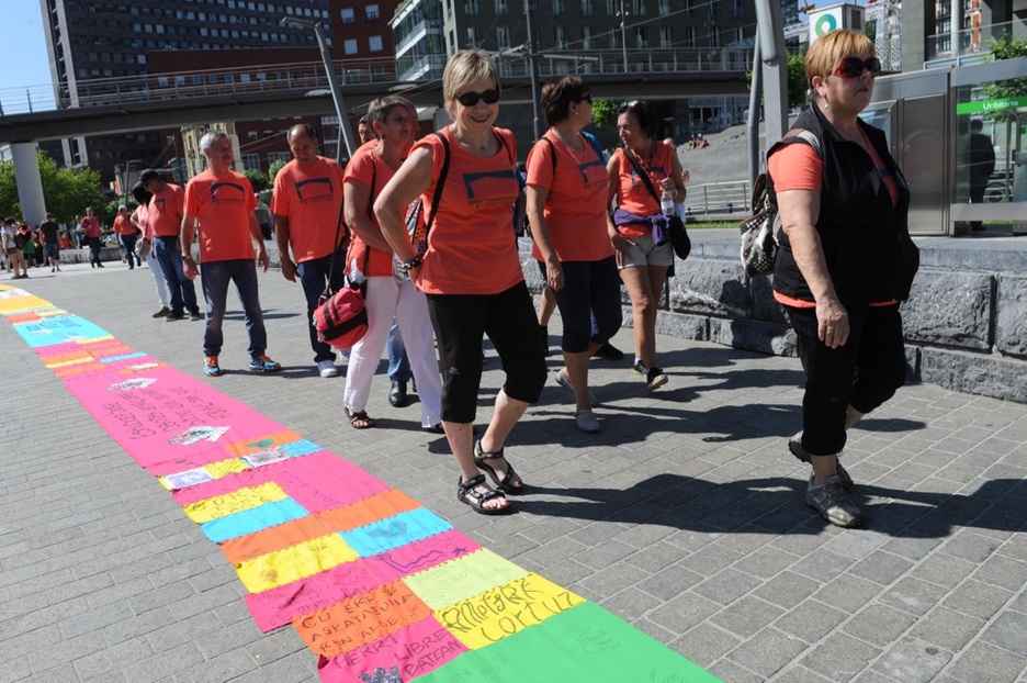 Kamisetak soinean Bilbon. (ARGAZKI PRESS)