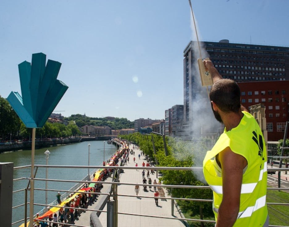 Suziriekin adierazi dute oihal katearen hasiera eta bukaera. (ARGAZKI PRESS)
