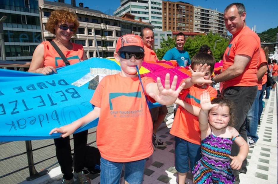 Txikienek ere egin dute bat aldarriarekin. (ARGAZKI PRESS)