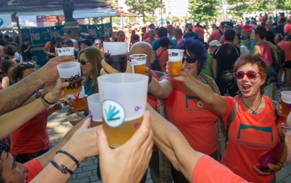 Topa, beroari aurre egiteko. (ARGAZKI PRESS)