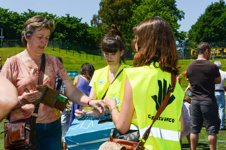 Hautestontziak ekitaldi bukaeran. (Isabelle Miquelestorena) 