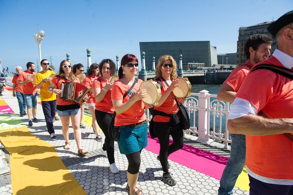 Musikaz girotu dituzte goizeko ekimenak. (Juan Carlos RUIZ / ARGAZKI PRESS)