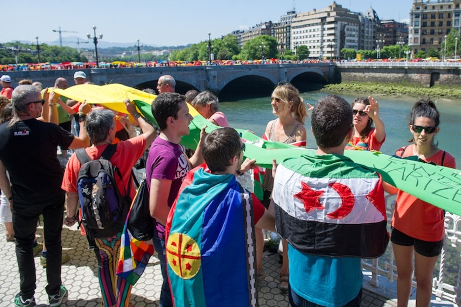 Herri desberdinek helburu bera. (Juan Carlos RUIZ / ARGAZKI PRESS)