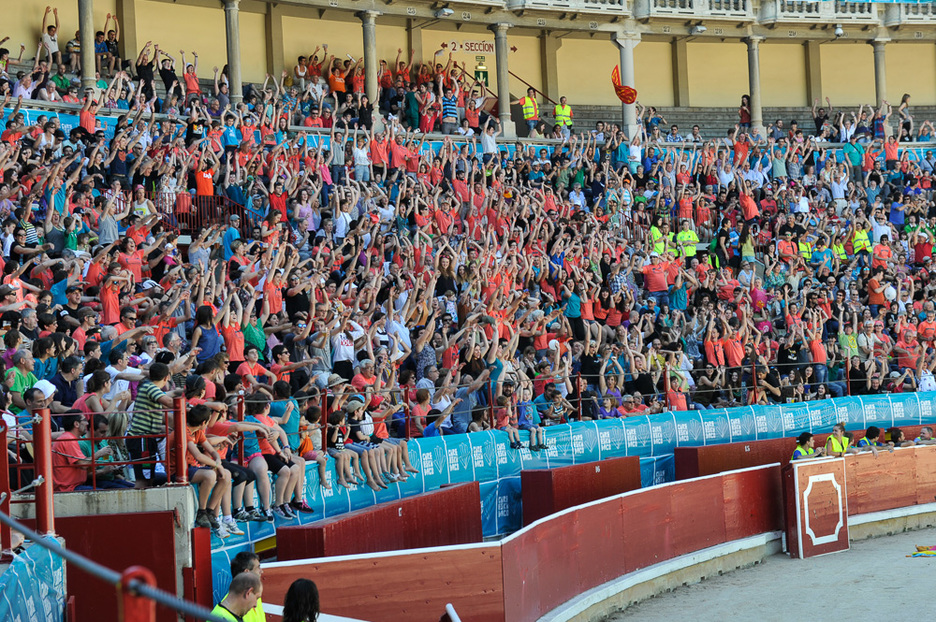 Olatuarena ere egin dute harmailetan. (Idoia ZABALETA / ARGAZKI PRESS) Olatuarena ere egin dute harmailetan. (Idoia ZABALETA / ARGAZKI PRESS)