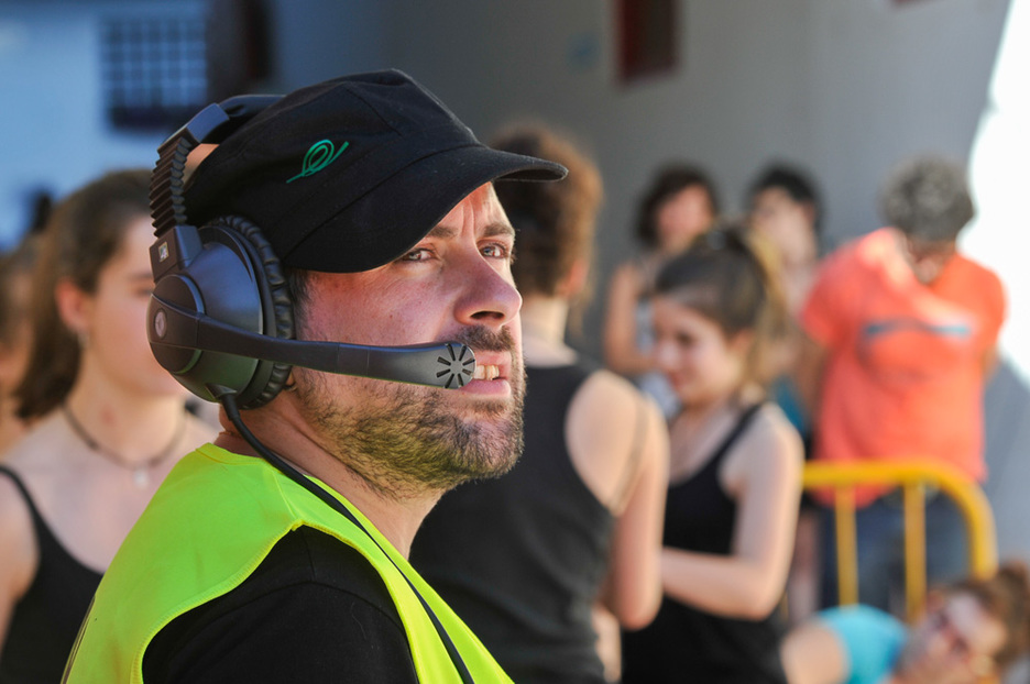 Boluntario talde handi batek egin du posible ekitaldia. (Idoia ZABALETA / ARGAZKI PRESS) Boluntario talde handi batek egin du posible ekitaldia. (Idoia ZABALETA / ARGAZKI PRESS)