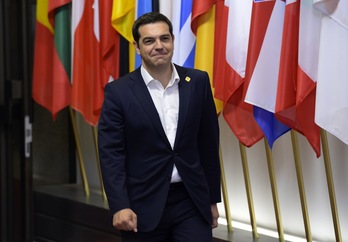 Alexis Tsipras abandonando la reunión de ayer en Bruselas. (Thierry CHARLIER / AFP)