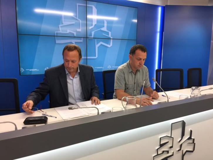 Unai Urruzuno y Juanjo Agirrezabala, en su comparecencia de hoy. (EHBILDU_LEGEBIL) 