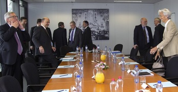 Los interlocutores de Tsipras, antes de la reunión. (Virginia MAYO / AFP)