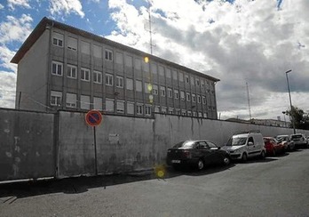 Gaur egun Hendaiako erretentzio zentroan 18 pertsona atxikiak dira.