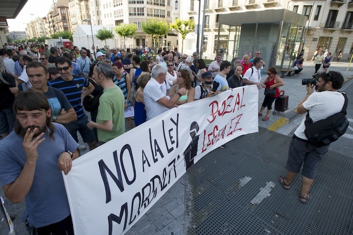 Protesta en Iruñea contra la ley mordaza. (Iñigo URIZ / ARGAZKI PRESS)