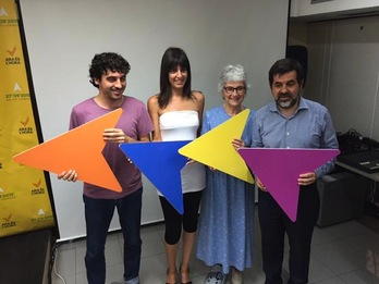 Unos punteros de colores serán alzados por los manifestantes en la Diada. (@Araeslhora)