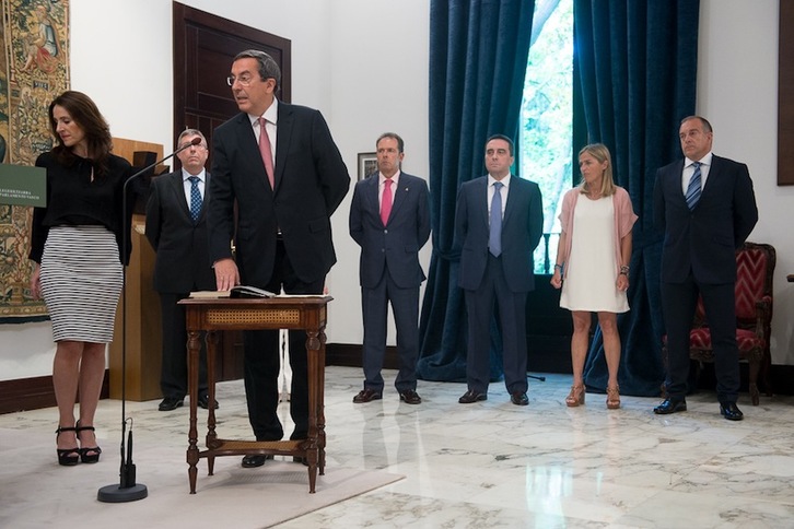 José Luis Bilbao jura su cargo como presidente del Tribunal Vasco de Cuentas. (Raúl BOGAJO/ARGAZKI PRESS)