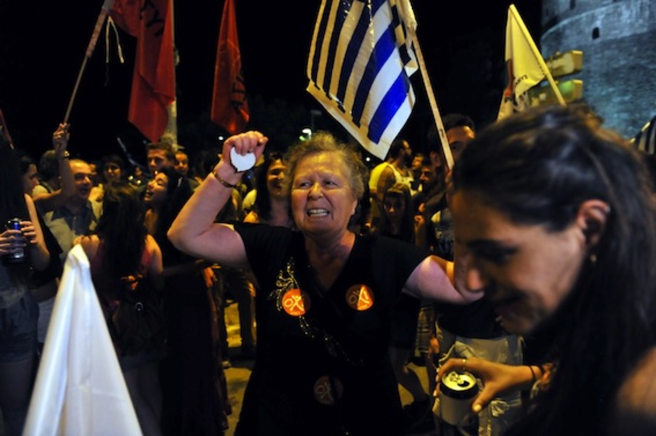 Gestos de alegría en la plaza Syntagma. (Sakis MITROLIDIS/AFP PHOTO)