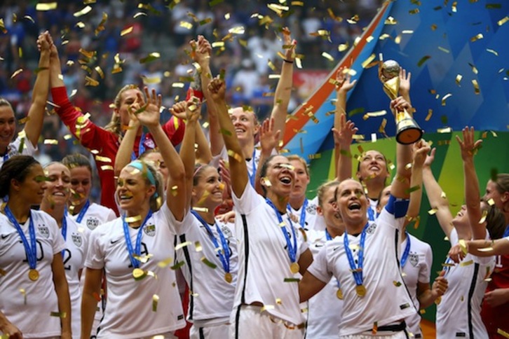 El cuadro estadounidense celebra su título. (Ronald MARTINEZ/AFP PHOTO)