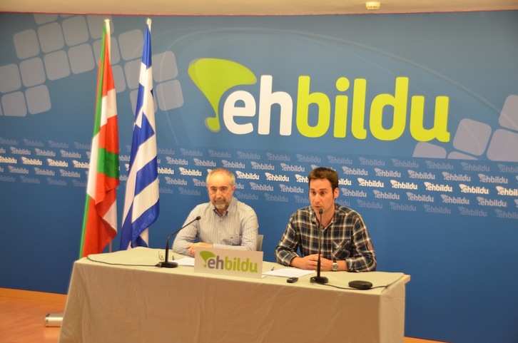 Rafa Larreina e Iker Casanova en la comparecencia de hoy. (EH BILDU)