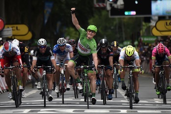 Greipel celebra su victoria en Amiens. (Eric FEFERBERG/AFP) 