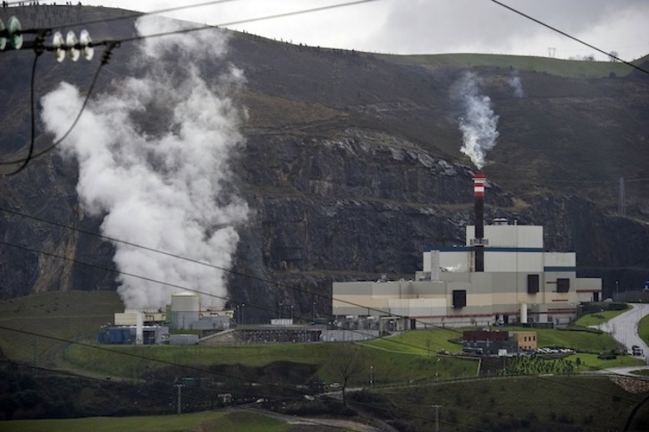 Incineradora de Zabalgarbi, en Bizkaia. (Luis JAUREGIALTZO / ARGAZKI PRESS)