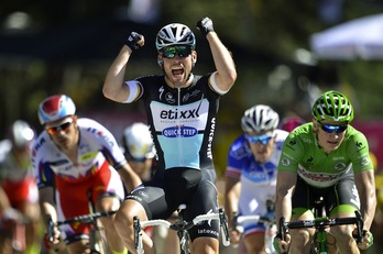 Cavendish celebra una nueva victoria para el equipo Etixx. (Jeff PACHOUD / AFP) 