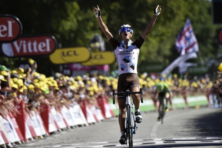 Alexis Vuillermoz, a su llegada a la meta. (Eric FEFERBERG/AFP PHOTO)