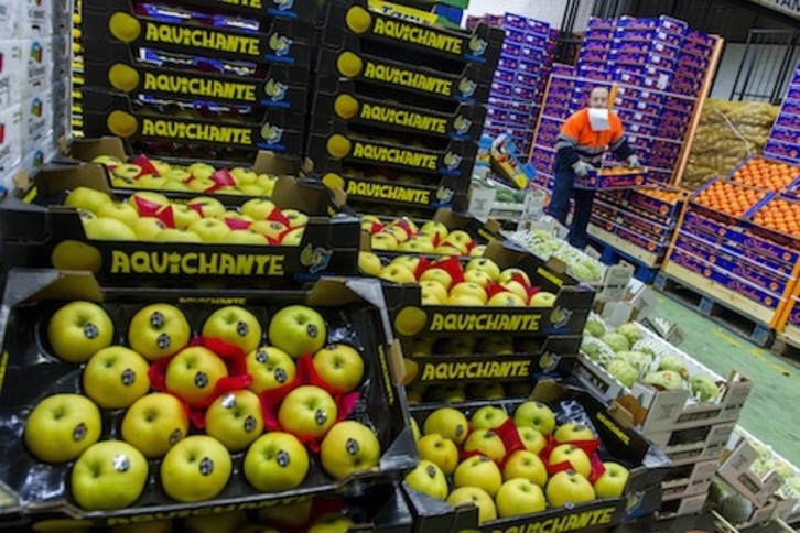 La fruta fresca ha tirado de los precios hacia arriba. (Monika DEL VALLE / ARGAZKI PRESS)