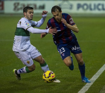 Encuentro disputado entre Eibar y Elx en Ipurua en febrero. (Juanan RUIZ / ARGAZKI PRESS)