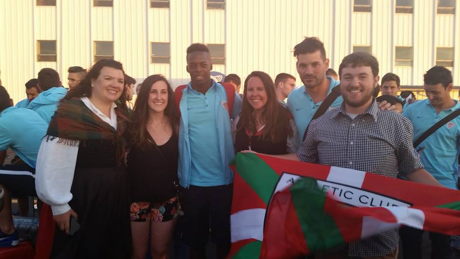 Wiliams eta Herrerin, zaleekin. (BOISEKO ATHLETIC PEÑA)