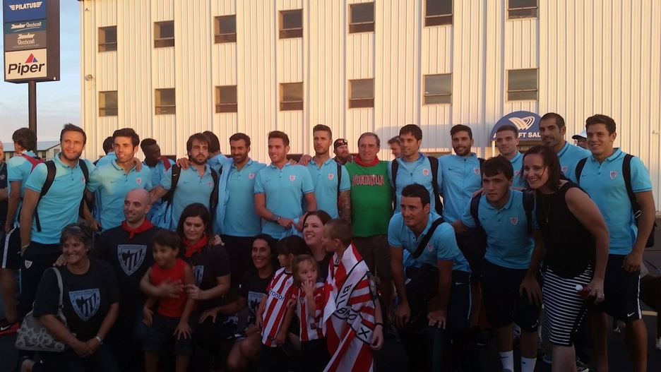 Txikiak ere, txuri-gorri. (BOISEKO ATHLETIC PEÑA)