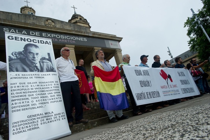 Concentración en Iruñea contra las misas ultras en memoria a Mola y Sanjurjo. (Iñigo URIZ / ARGAZKI PRESS)