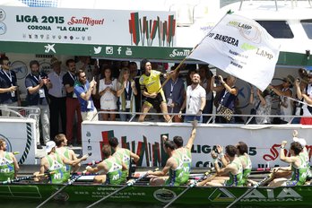 Hondarribia banderarekin. (ARGAZKI PRESS)